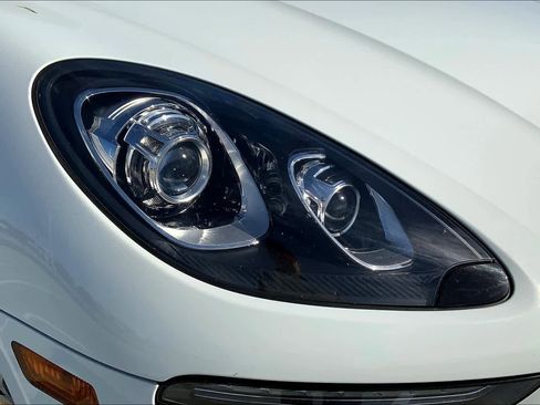 Used 2017 Porsche Macan image 22