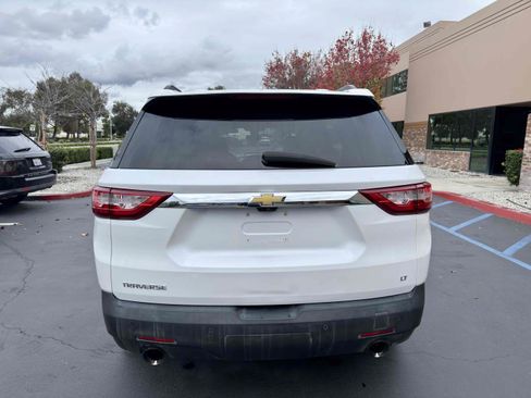 Used 2019 Chevrolet Traverse LT w/ LT Premium Package FWD image 9