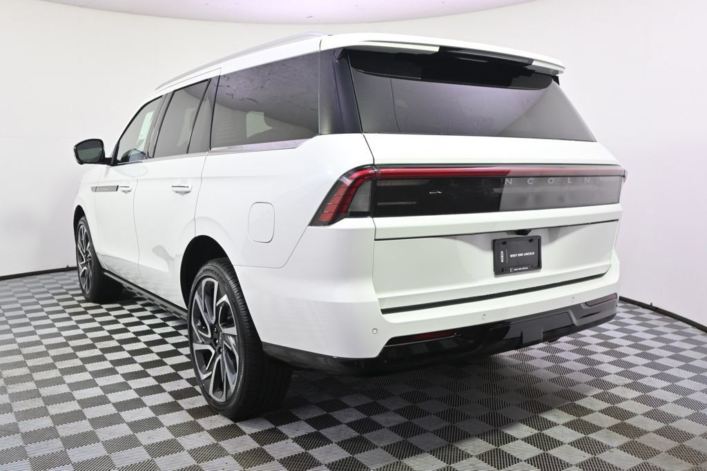 New 2027 Lincoln Navigator Black Label AWD/4WD image 4