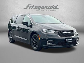 Used 2023 Chrysler Pacifica Touring-L FWD video 1