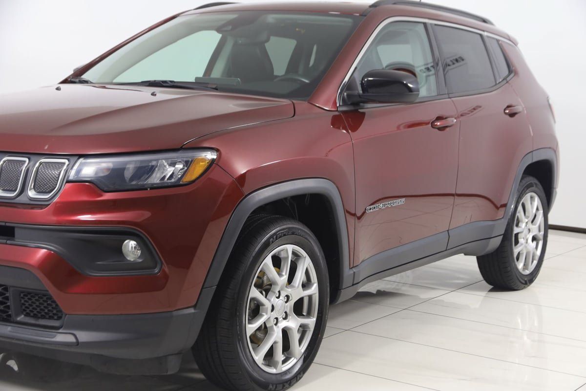 Used 2022 Jeep Compass Latitude w/ Sun and Sound Group AWD/4WD image 49