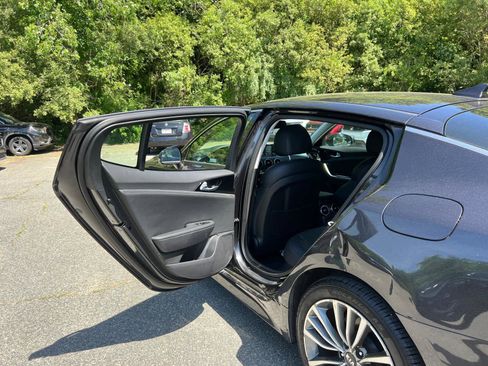 Used 2019 Kia Stinger AWD/4WD image 32