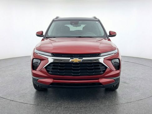 Used 2025 Chevrolet TrailBlazer LT image 2