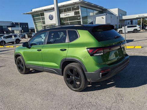 Used 2025 Volkswagen Taos SE image 5