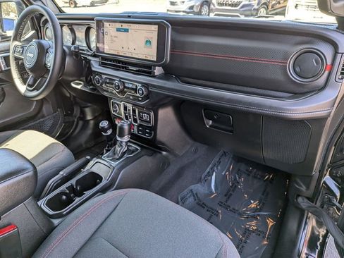 Used 2025 Jeep Wrangler Unlimited Rubicon image 32