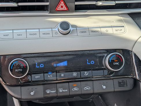 Used 2024 Hyundai Elantra Limited FWD image 9