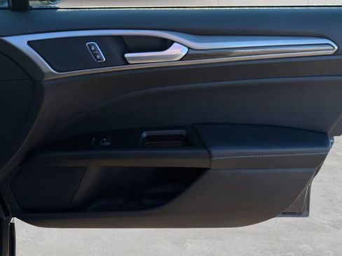 Used 2017 Ford Fusion SE w/ Fusion SE Technology Package image 33