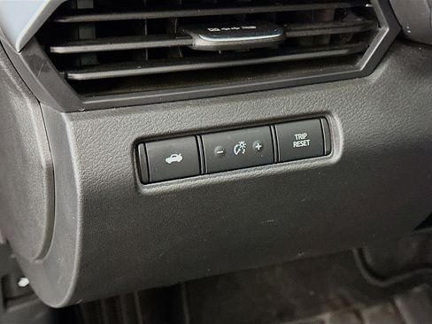 Used 2025 Nissan Altima 2.5 SV image 17