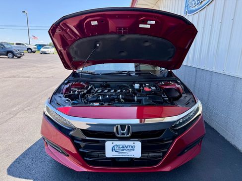 Used 2018 Honda Accord Touring image 9