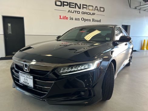 Used 2021 Honda Accord Sport image 2