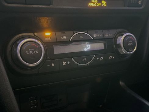 Used 2018 MAZDA MAZDA3 Touring image 18