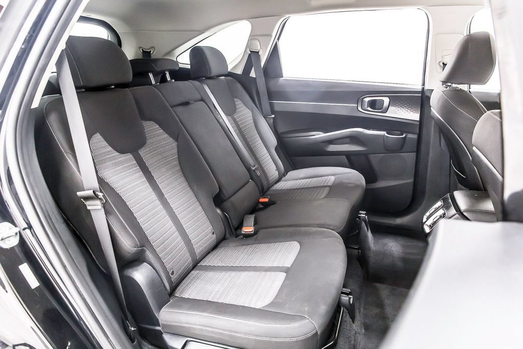 Used 2023 Kia Sorento LX FWD image 34