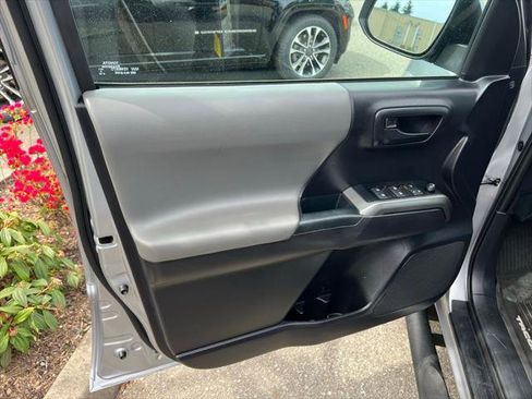 Certified 2020 Toyota Tacoma SR5 image 11