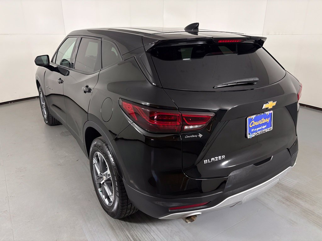 Used 2025 Chevrolet Blazer LT FWD image 5