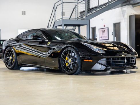 Used 2015 Ferrari F12 Berlinetta RWD image 8