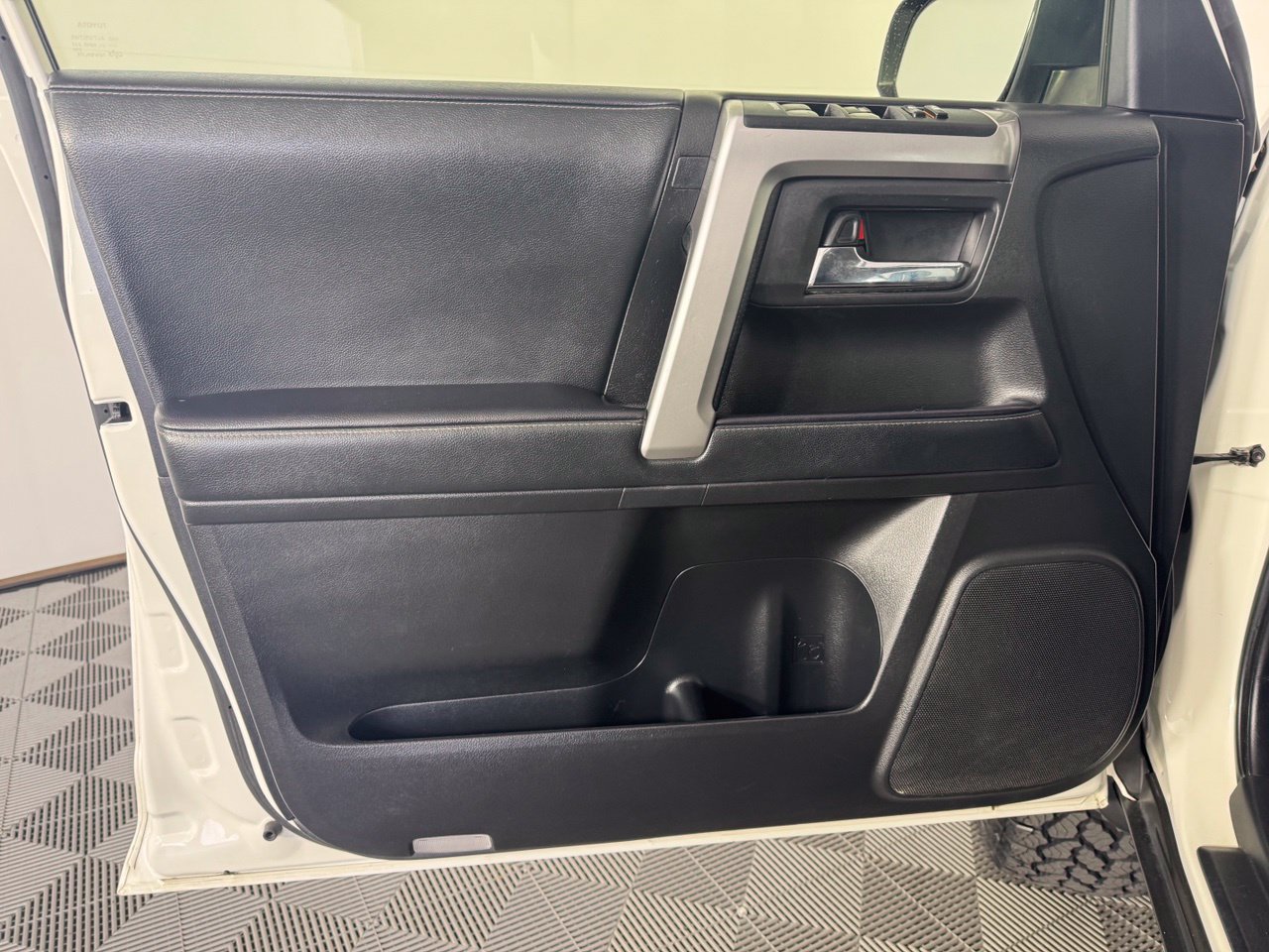 Used 2021 Toyota 4Runner SR5 AWD/4WD image 9
