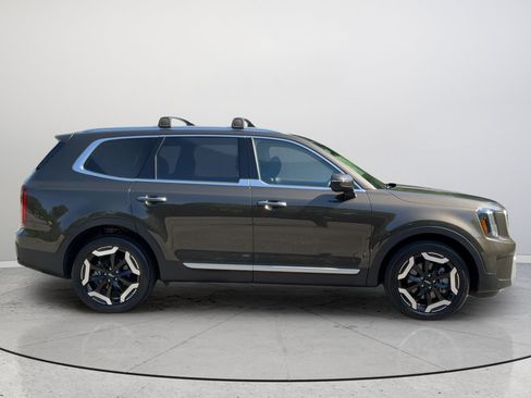 Used 2023 Kia Telluride S AWD/4WD image 6