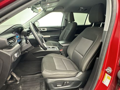 Used 2022 Ford Explorer XLT AWD/4WD image 5