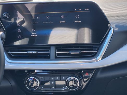 New 2026 Chevrolet Trax LT w/ Driver Confidence Package image 8