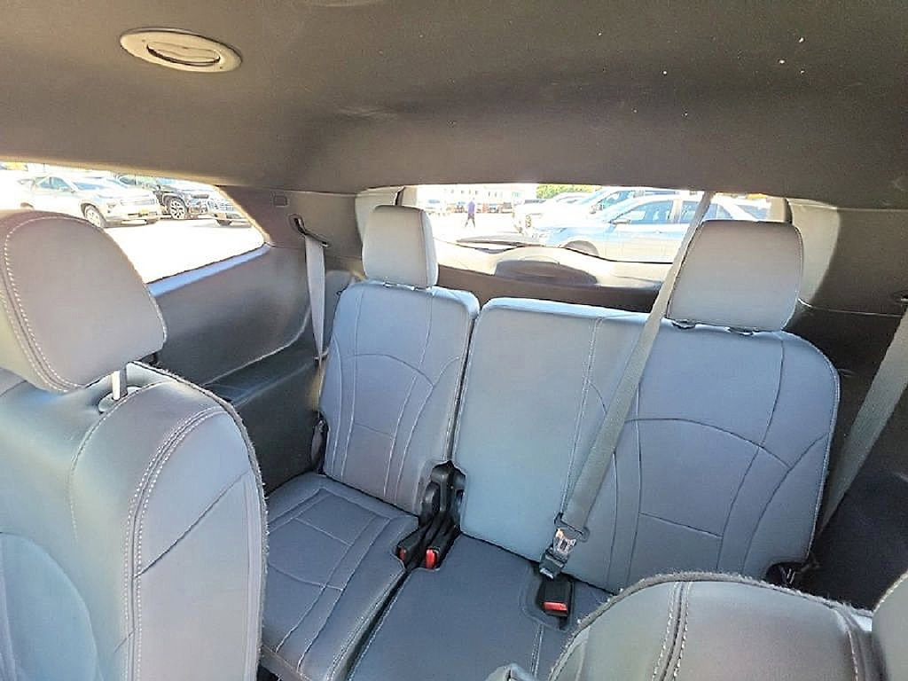 Used 2023 Buick Enclave Essence AWD/4WD image 43