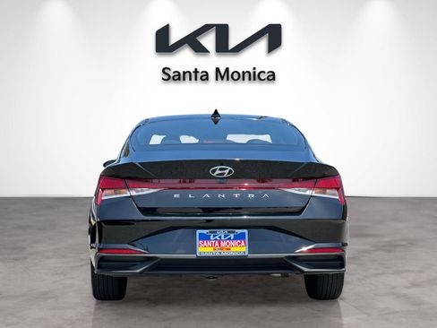 Used 2023 Hyundai Elantra SEL w/ Convenience Package FWD image 5
