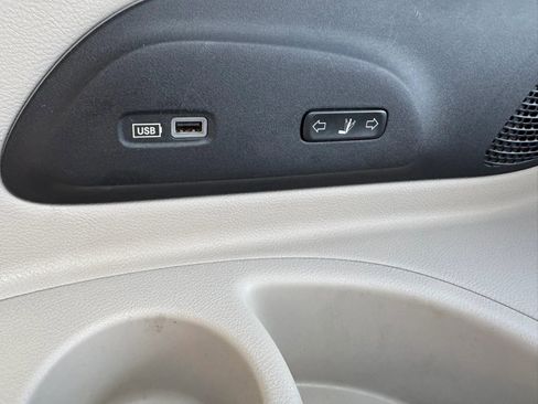 Used 2020 Chrysler Pacifica Limited FWD image 46
