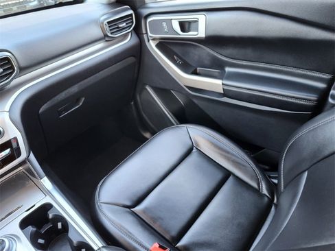 Certified 2022 Ford Explorer XLT w/ Equipment Group 202A image 15