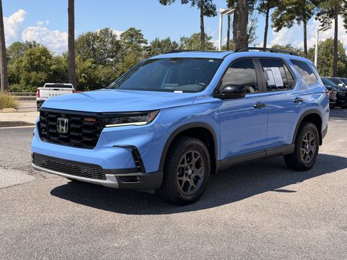 Used 2025 Honda Pilot TrailSport image 7