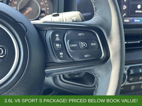 Used 2025 Jeep Wrangler Unlimited Sport AWD/4WD image 19