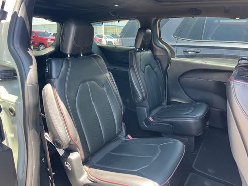 Used 2020 Chrysler Pacifica Limited FWD image 8