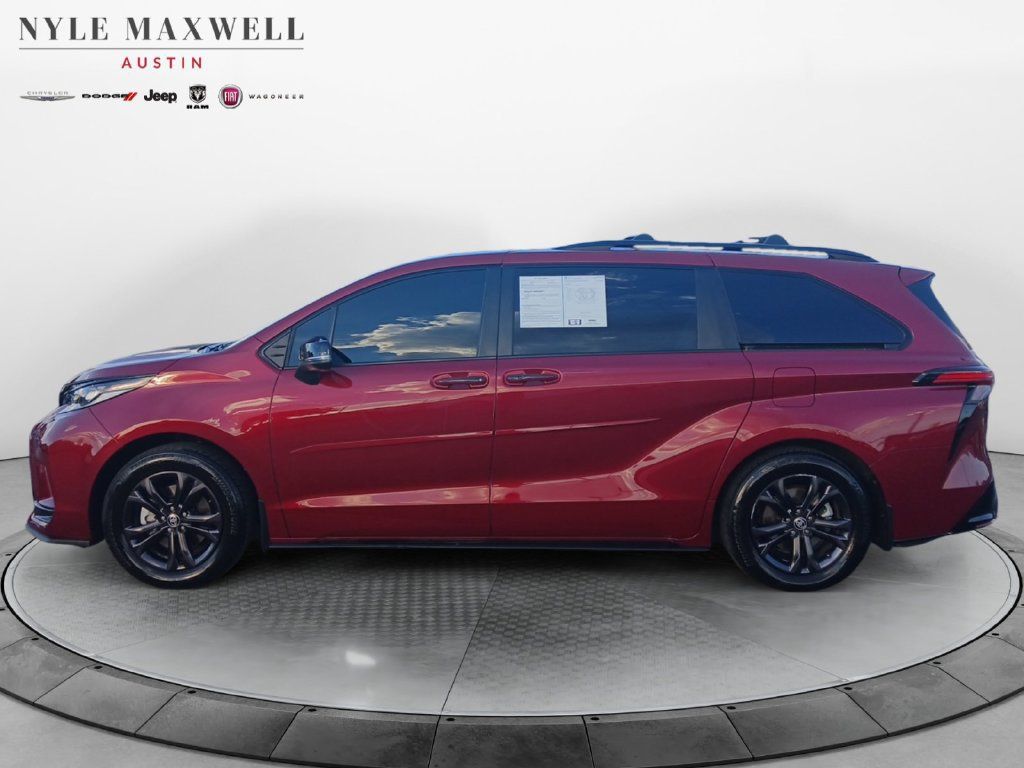 Used 2025 Toyota Sienna XSE w/ XSE Premium Package AWD/4WD image 13