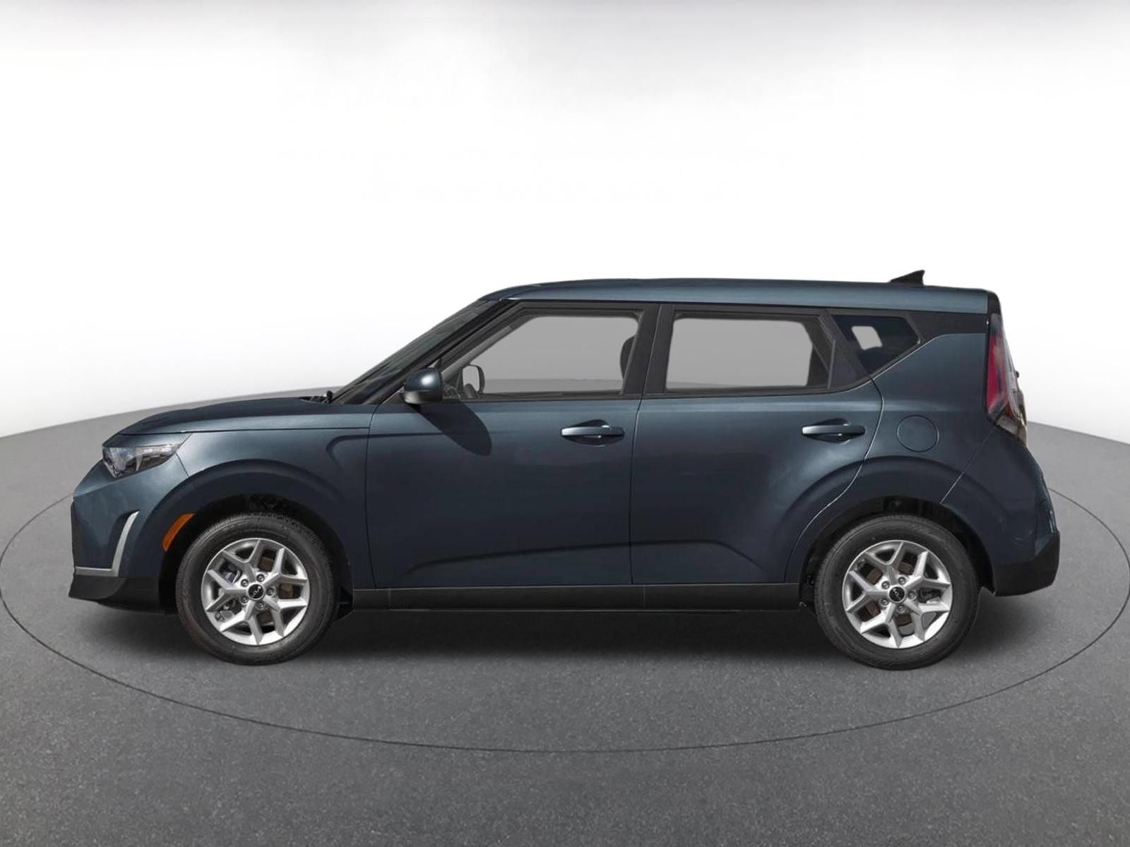 Used 2025 Kia Soul LX w/ LX Technology Package FWD image 3