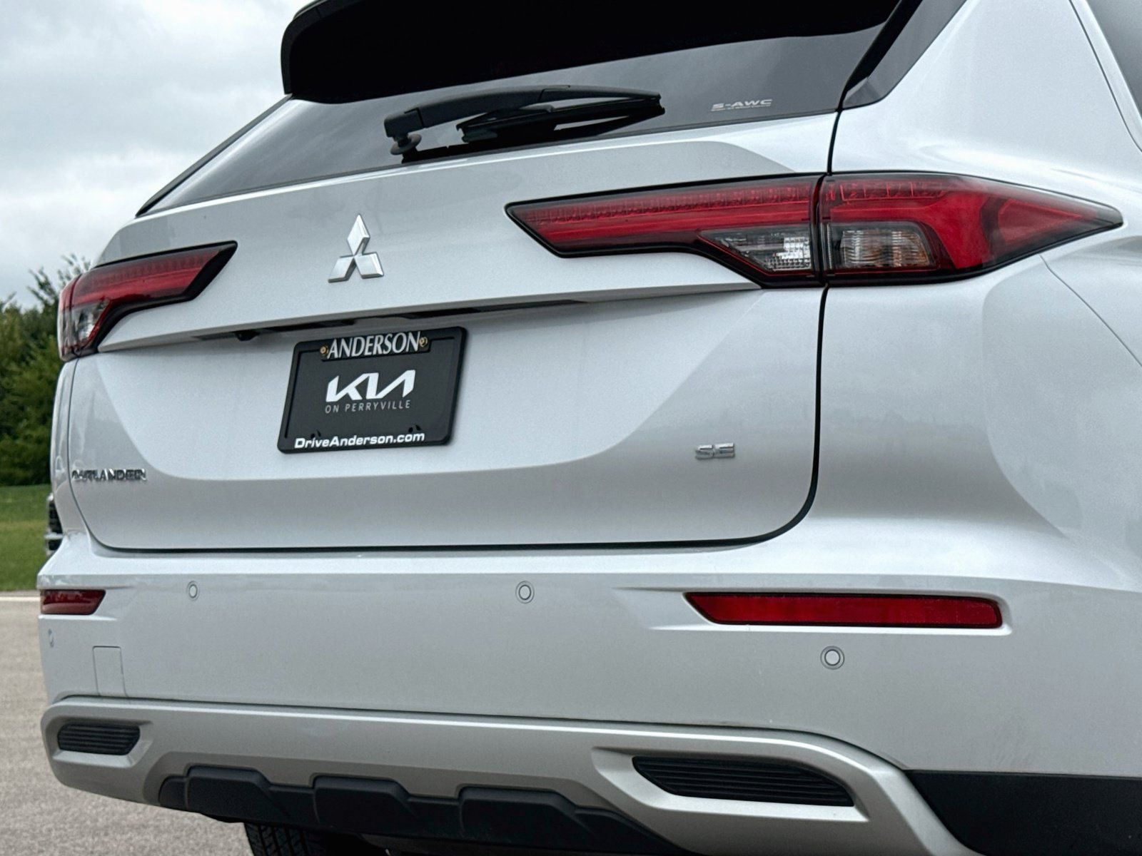 Used 2023 Mitsubishi Outlander SE AWD/4WD image 6