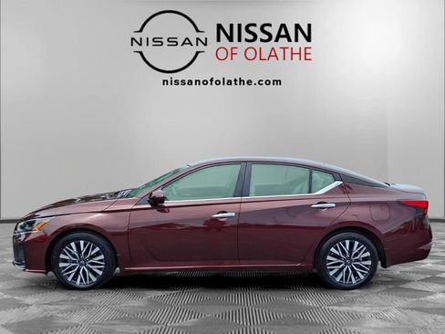 Used 2024 Nissan Altima 2.5 SV w/ SV Premium Package FWD image 22