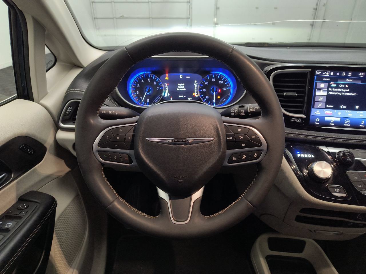Used 2022 Chrysler Pacifica Touring-L AWD/4WD image 10