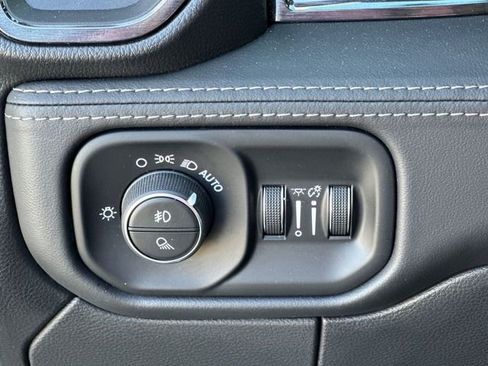 Used 2024 RAM 3500 Limited image 17