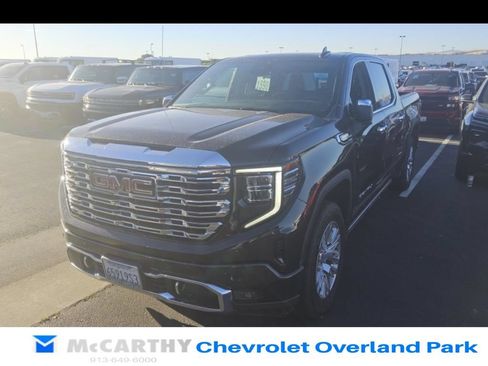Used 2023 GMC Sierra 1500 Denali w/ Technology Package AWD/4WD image 7