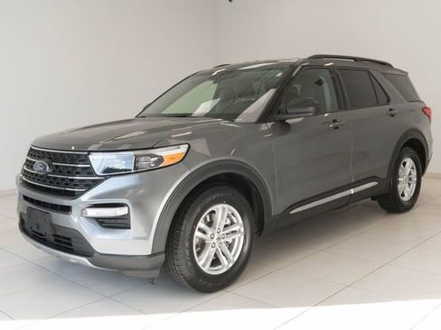 Used 2021 Ford Explorer XLT w/ Equipment Group 202A RWD image 8