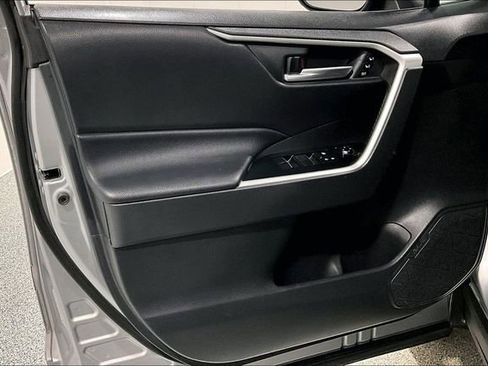 Used 2019 Toyota RAV4 XLE Premium AWD/4WD image 21