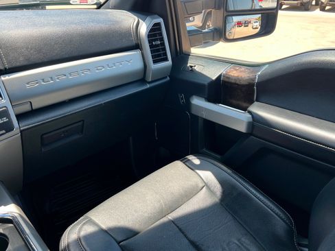 Used 2022 Ford F250 Lariat w/ Lariat Value Package AWD/4WD image 10