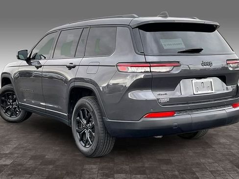 Used 2025 Jeep Grand Cherokee L Altitude image 12