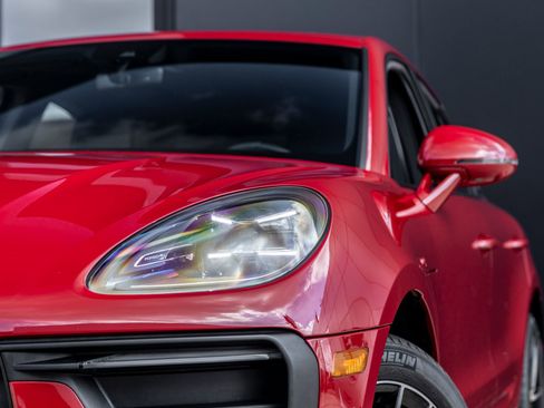 Certified 2024 Porsche Macan image 15