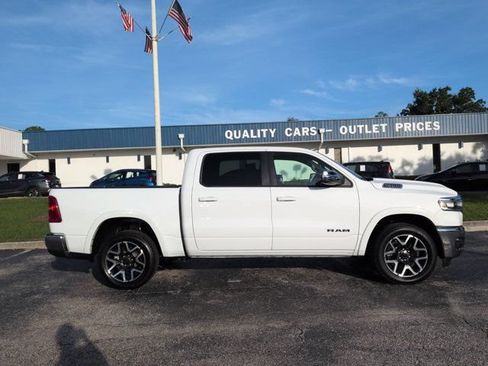 Used 2025 RAM 1500 Laramie AWD/4WD image 3