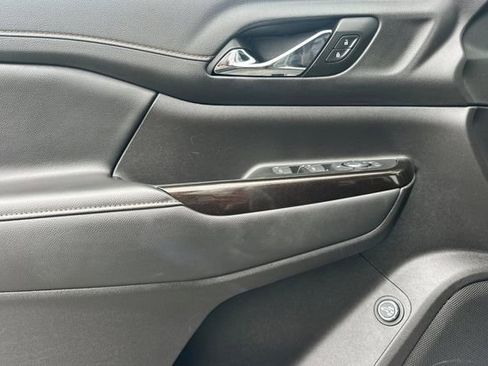 Used 2023 GMC Acadia AT4 image 11