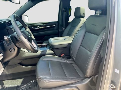 Used 2024 GMC Yukon XL Denali AWD/4WD image 22