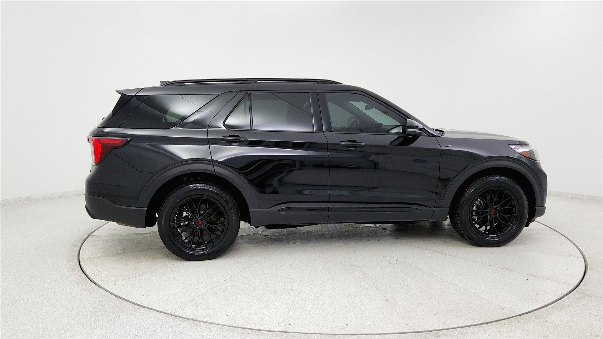 Used 2025 Ford Explorer ST-Line AWD/4WD image 6
