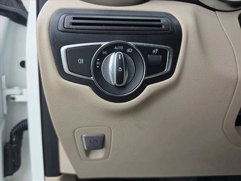 Used 2021 Mercedes-Benz GLC 300 4MATIC image 25