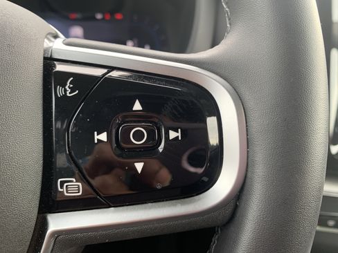 Used 2025 Volvo XC60 B5 Plus image 20