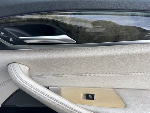 Used 2018 BMW 540i w/ M Sport Package image 18