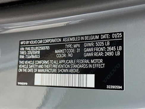 Used 2025 Volvo XC40 B5 Core image 12